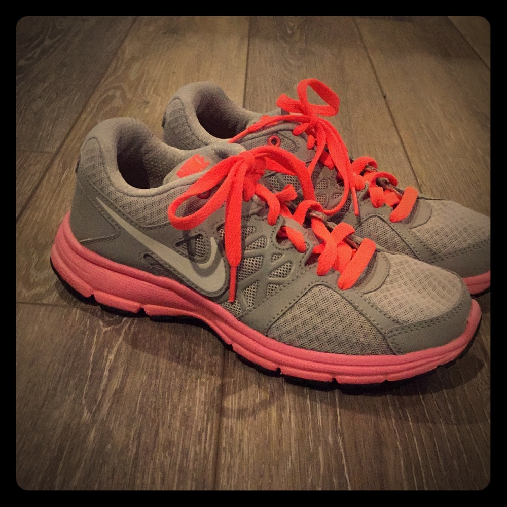 Women’s Nike’s 6